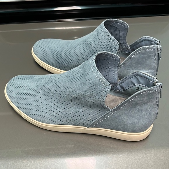 True Craft Shoes - Womens ankle booties comfortable zip up sneakers